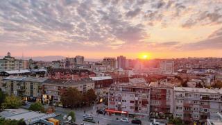 Spacious Downtown Apartment with a City View - Prishtinë - 9