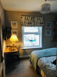 Waterfront Apartment - Scarborough - 7