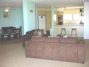 Casablanca Beachfront Apartments - Caloundra - 7