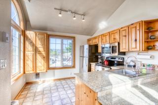 Beaches Inn | Pelicans View Cottage - Cannon Beach - 1