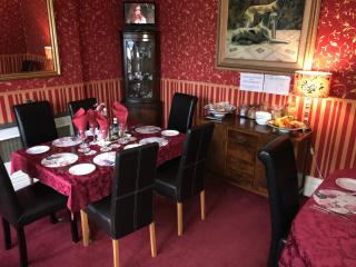 Redwood Lodge - Westbury - 6
