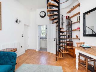 Warwick Post Office Apartment - 7