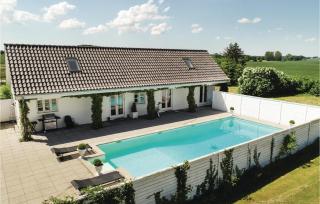Seven-Bedroom Holiday Home In Orbak - Ørbæk - 2