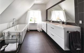 Seven-Bedroom Holiday Home In Orbak - Ørbæk - 3