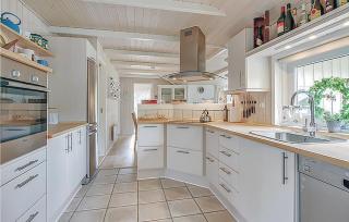 Three-Bedroom Holiday Home With A Fireplace In Melby - Melby - 2