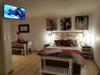 King Protea Self Catering Accommodation in Erasmuskloof, Pretoria East - 8