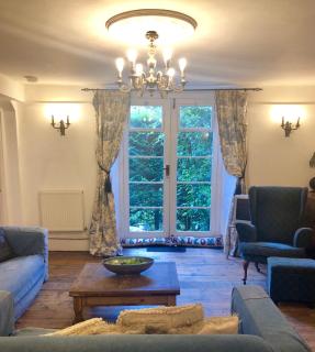 Lauras Townhouse Apartments Grand Garden Apartment - Bath - 3