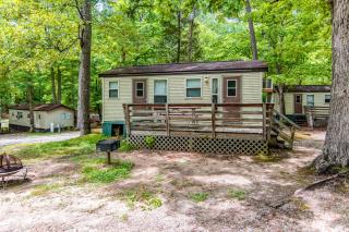 Williamsburg Camping Resort One Bedroom Cabin 3 - 9