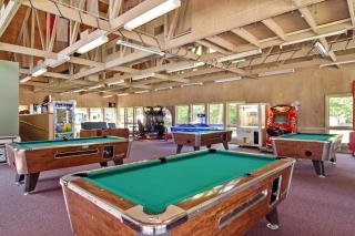 Williamsburg Camping Resort 28 ft. Park Model 11 - Croaker - 7