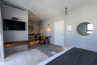 Sea Land Suites - 4