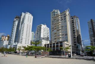 FRENTE MAR PÉ NA AREIA, na Av Atlântica - Balneário Camboriú - 9