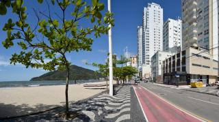 FRENTE MAR PÉ NA AREIA, na Av Atlântica - Balneário Camboriú - 8