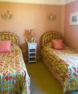Lauras Townhouse Apartments Dressmakers Salon - Bath - 1