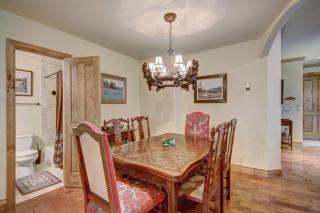 Cozy & Central Arrowhead Village Townhome Condo - 5