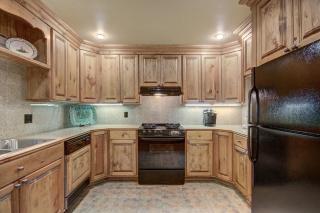 Cozy & Central Arrowhead Village Townhome Condo - 3