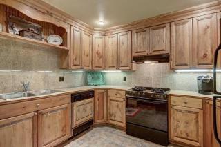 Cozy & Central Arrowhead Village Townhome Condo - 2