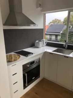 Sun-Drenched 1 Bed Studio Apartment In Newtown - Sydney - 3