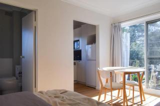 Sun-Drenched 1 Bed Studio Apartment In Newtown - Sydney - 1