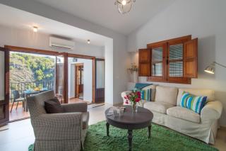 Quiet house in village center with mountains views - 8