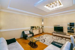 Lux Apartment in Targovi Nizami Street - Baku - 5
