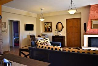 Mainades House - 1
