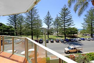 Pacific Regis Beachfront Holiday Apartments - 2