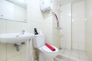 Relaxing 2BR Apartment at The Springlake Summarecon By Travelio - Bekasi - 6