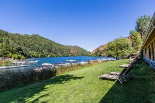 The Lodge at Blue Lakes - Upper Lake - 2
