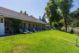 The Lodge at Blue Lakes - Upper Lake - 9