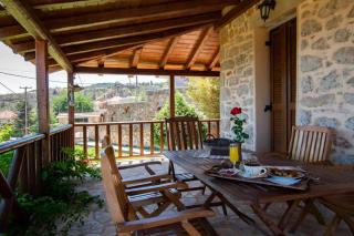 Traditional Stone Home with view - Throfárion - 7