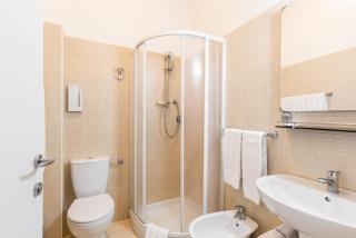 Lia Rooms 4 - 6