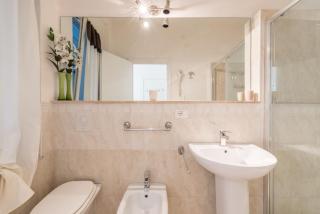 Lia Rooms 4 - 4
