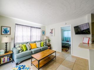 Beautiful Old Apartment with Beach Gear - Fort Lauderdale - 6