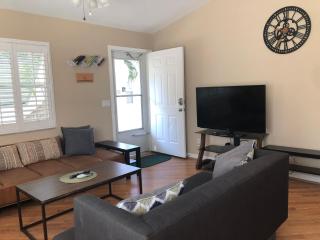 La Casa On Mango, heated pool - 5 min walk to the Beach - Fort Myers Beach - 5