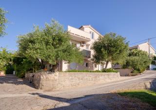 Apartments Blazenka - Banjol - 0