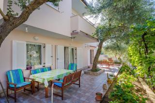 Apartments Blazenka - Banjol - 8