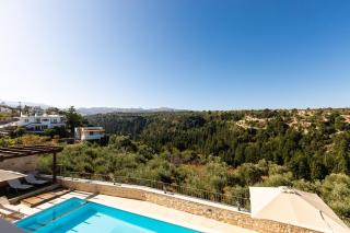 Ilys Home, a Country-chic Retreat with Pool & BBQ, By ThinkVilla - Margarítai - 5