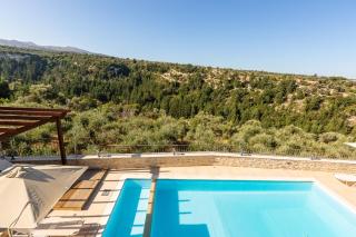 Ilys Home, a Country-chic Retreat with Pool & BBQ, By ThinkVilla - Margarítai - 6