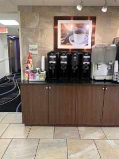 La Quinta Inn by Wyndham Davenport & Conference Center - Davenport - 2