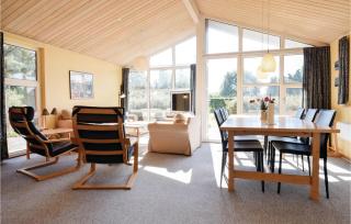 Three-Bedroom Holiday Home In Humble - Humble - 1