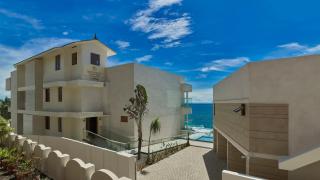 Rockholm at the Light House Beach - 2