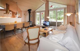 Three-Bedroom Holiday Home In Lundby - 2