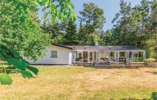 Five-Bedroom Holiday Home In Hojby - Højby - 1