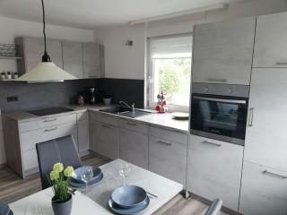 Ferienwohnung Christiane - neue, moderne Ferienwohnung mit Blick ins Grüne - 3