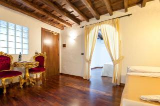 Royal House - Rome - 1