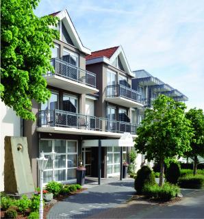Kurhotel Grüttner mit eigenem Sole Thermal Schwimmbad 32 Grad und Saunalandschaft - Erwitte - 0