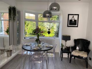 Luxury 5* Home with Secret Garden and Free Parking - 7