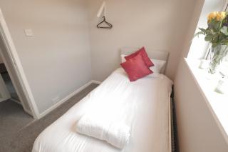 Luke Stays - Rokeby Street - 8