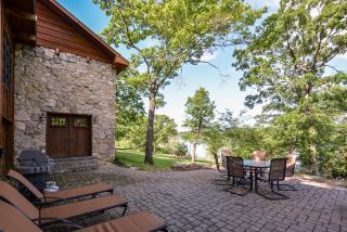 PRIVATE Lakefront Cabin HOT TUB Pool Table WIFI Amazing VIEW Close to Branson - Kimberling City - 9