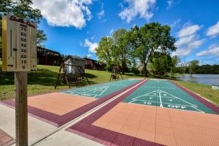 Chalets Resort LAKEFRONT Cottage Free Amenities Amazing views Kayaks 2 Pools - 6